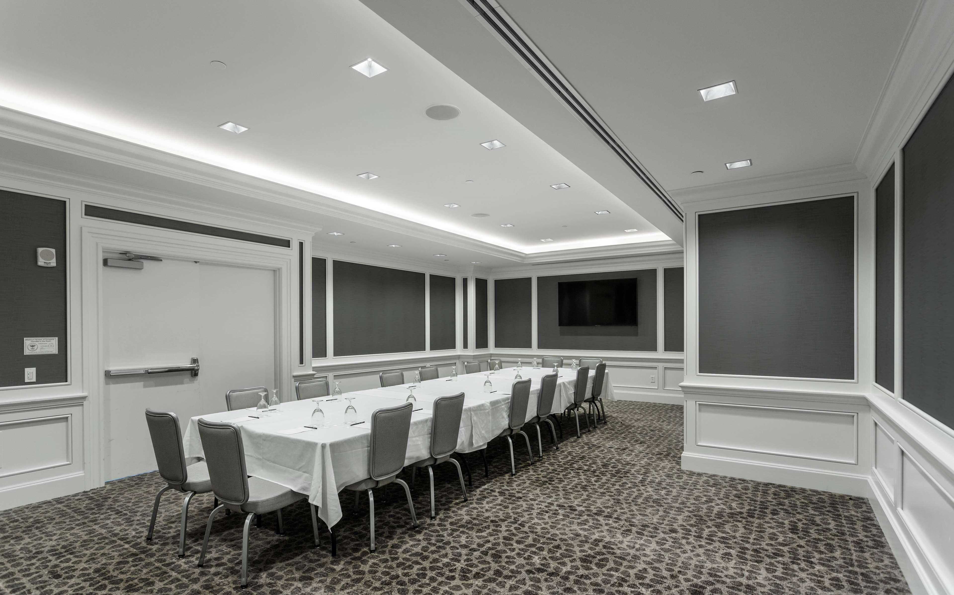 Hilton Columbus At Easton Hotel Exterior photo